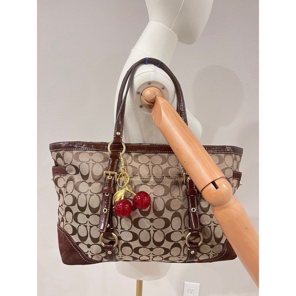 COACH SIGNATURE GALLERY tote..